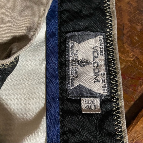 Mens Volcom Shorts - Picture 2 of 2